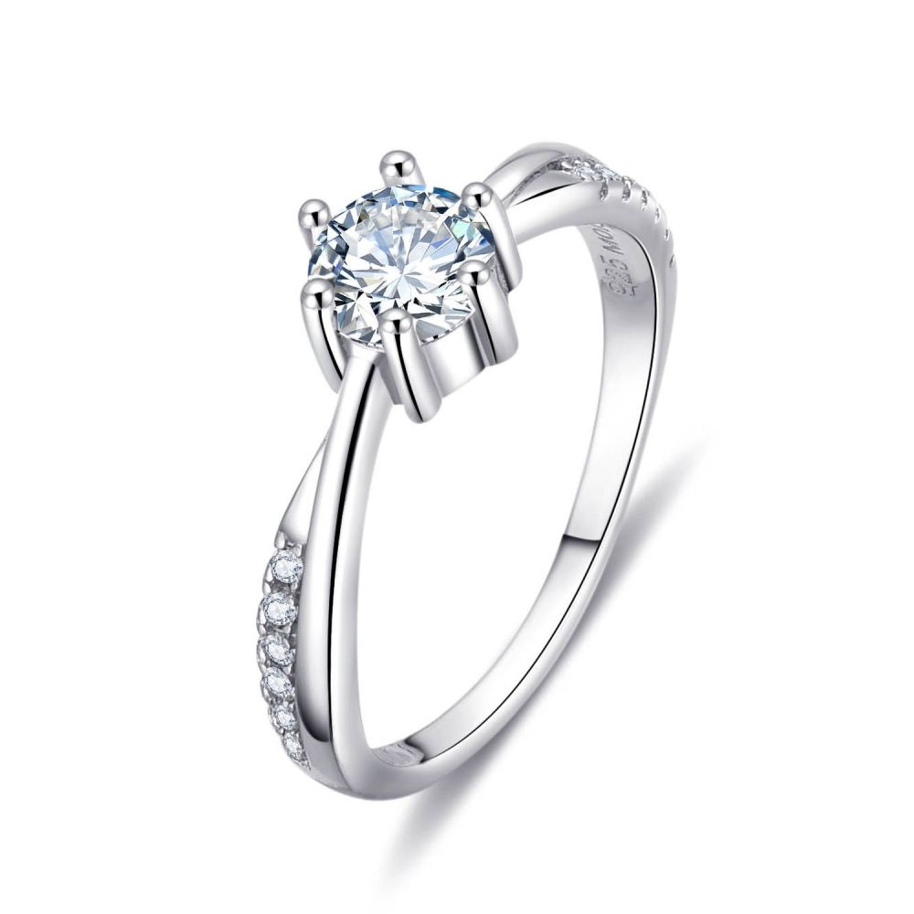 Stříbrný prsten se zirkony